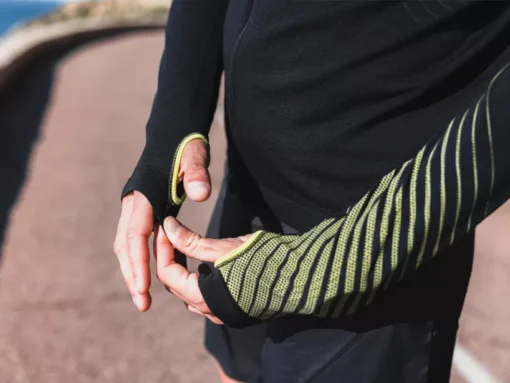 Polerón Running Compressport Hombre 3D Thermo Seamless Hoodie Zip Negro/Evening Primrose - Imagen 3