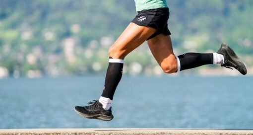 Gemeleras de Running R2 3.0 Compressport Negras - Imagen 3