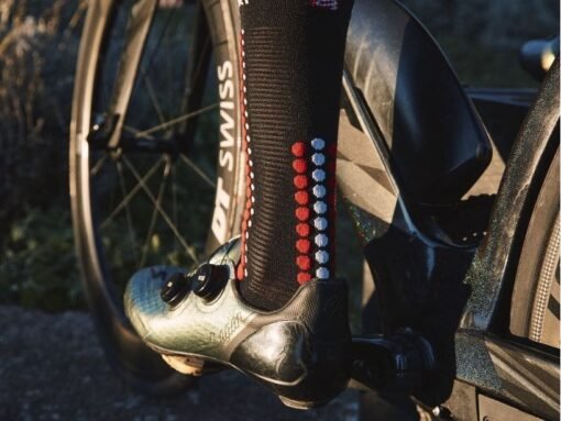 Calcetines de Ciclismo Pro Racing V4.0 Compressport Negros Rojos - Imagen 4