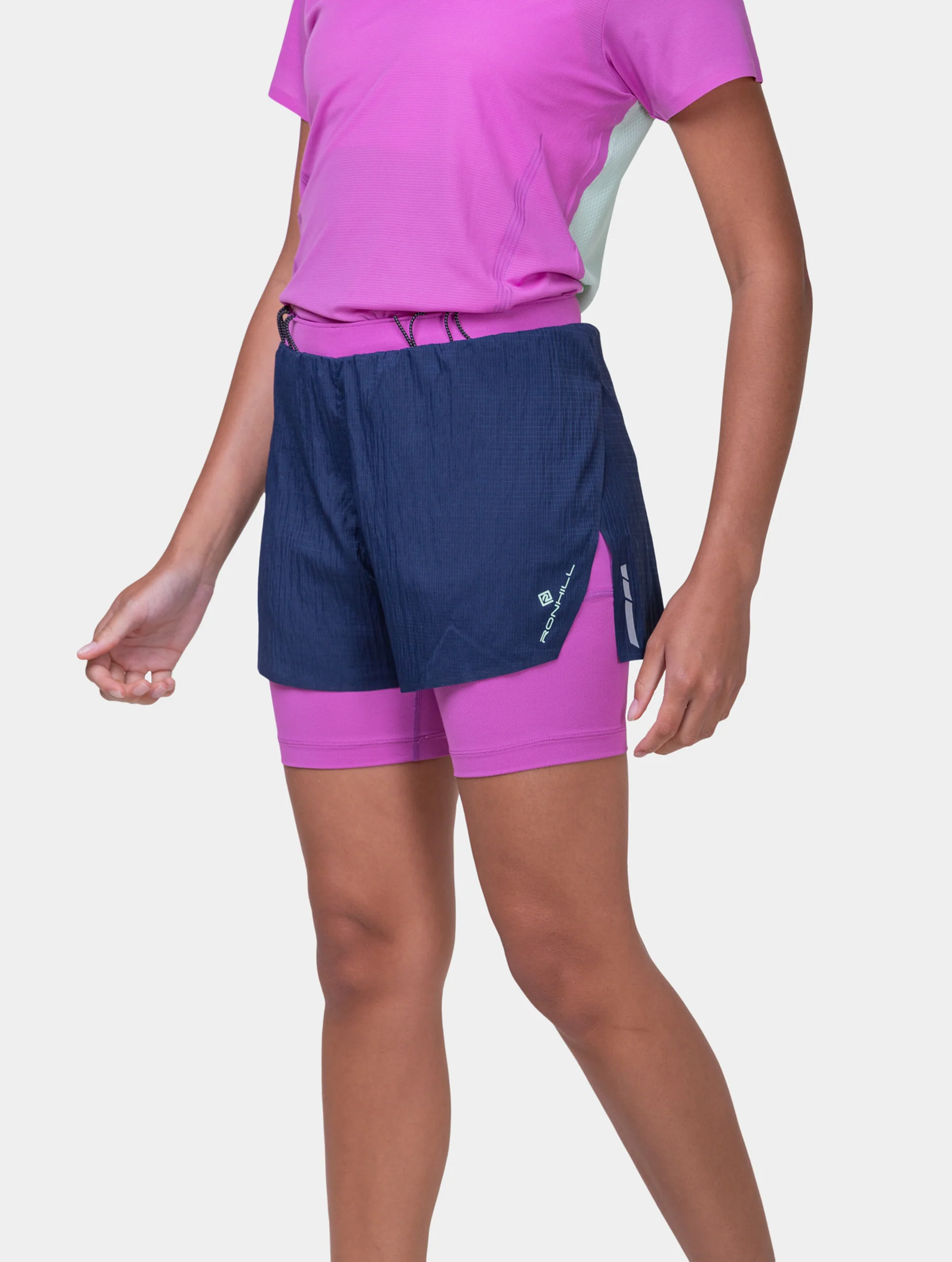 Short de Running Tech Race Twin Ronhill Mujer Azul con Fucsia - Imagen 3