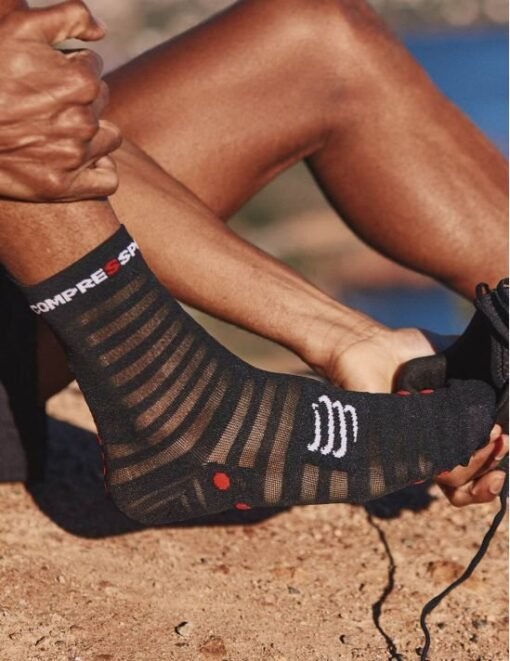 Imagen de Calcetines Running Compressport Unisex Negro Rojo Ultraligeros Transpirables 4
