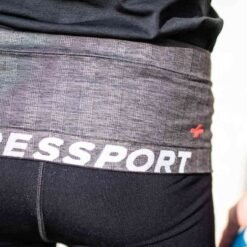 Imagen de Cinturón Running Compressport Unisex Negro Ergonómico 3