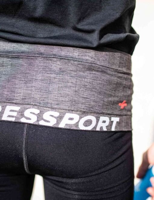 Imagen de Cinturón Running Compressport Unisex Negro Ergonómico 3