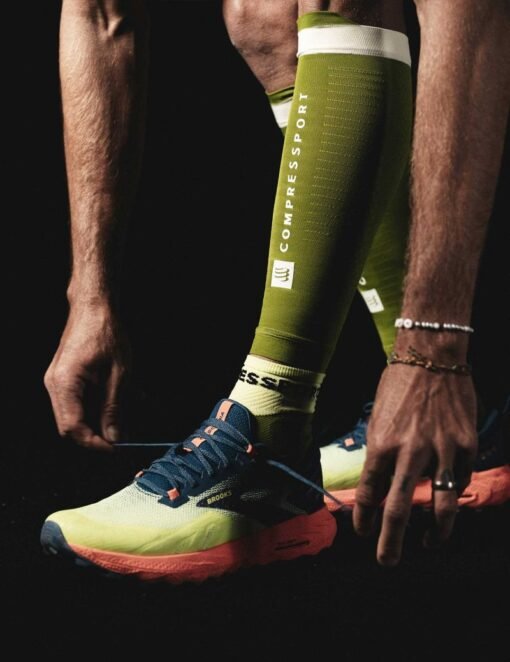Imagen de Manguitos Compresión Running Unisex Compressport Verde Blanco Reflectante 3